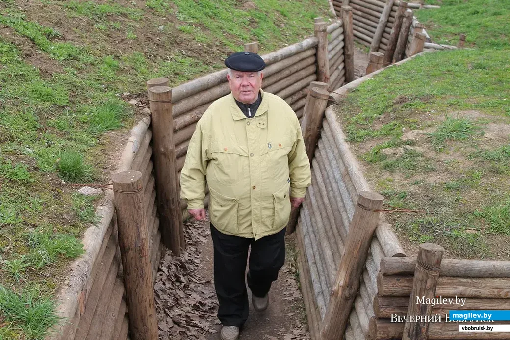 Вячеслав Борисович Соколов во время поездки на «Линию Сталина», организованной городским