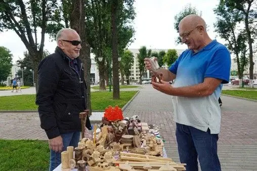 На летней ярмарке в Комсомольском сквере.