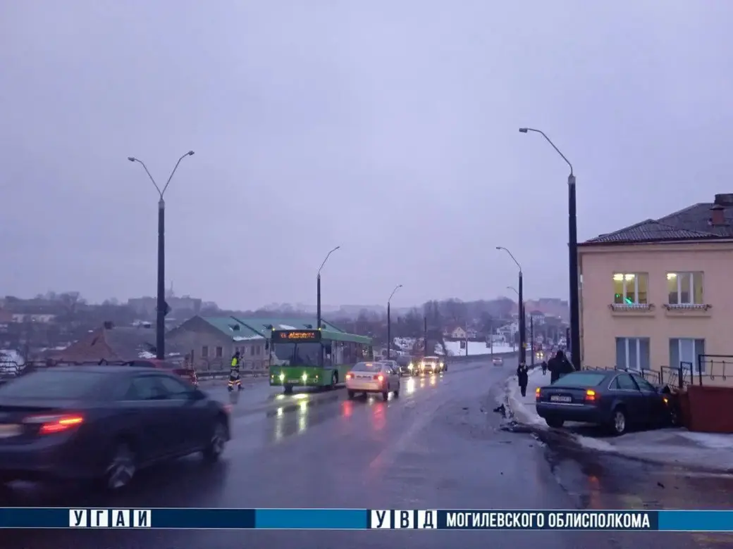 14 февраля 2024 года. Могилев. В результате ДТП в Могилеве пострадала 15-летняя школьница. Фото ТК-Милиция Могилевщины.