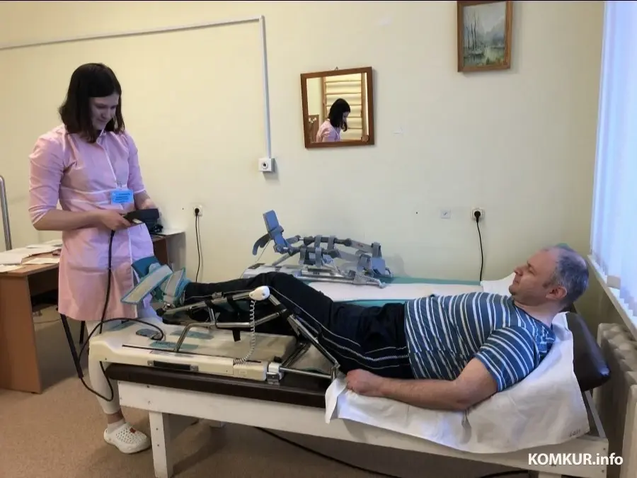 Январь 2024 года. Пациент на аппарате пассивной разработки суставов нижних конечностей.