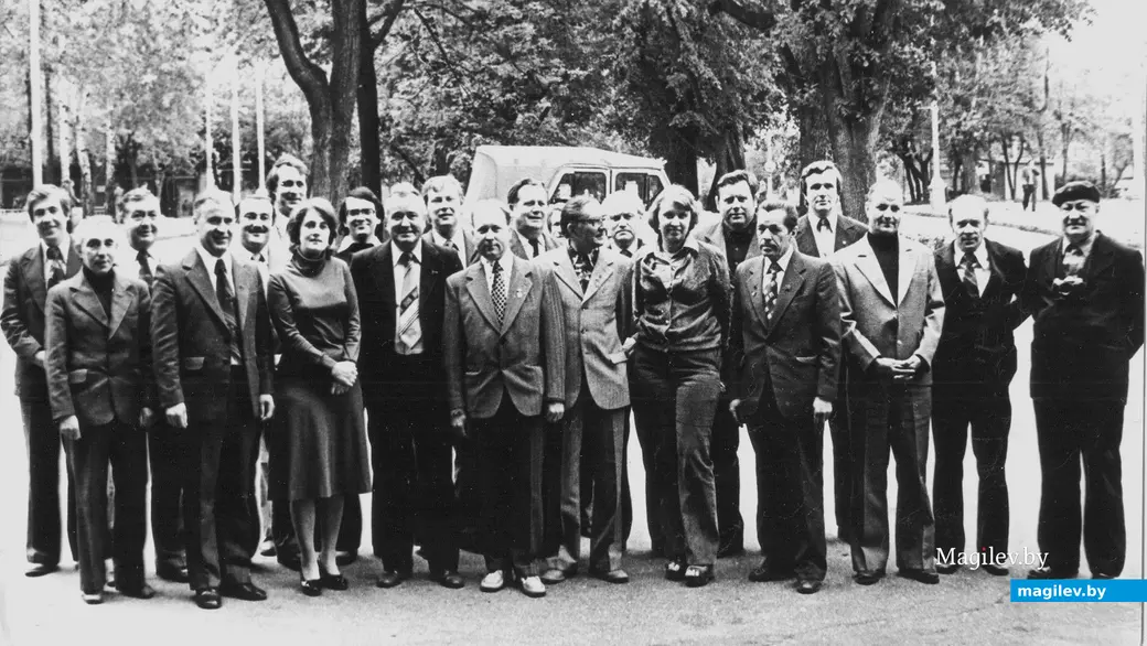 Середина 1980-х годов, Могилев, улица Миронова, 33. Редакция газеты «Могилевская правда». Четвертый справа – Николай Ножников.