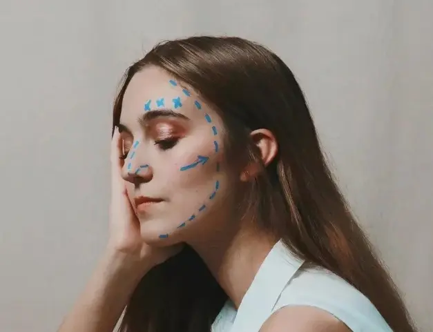 Популярностью пользуется такое направление, как всевозможные коррекции век и мягких тканей вокруг глаз.