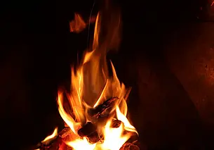 В Глуске хозяйка не смогла выбраться из загоревшегося дома