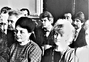 Небольшой мозаичный портрет могилевского журналиста на фоне друзей и коллег