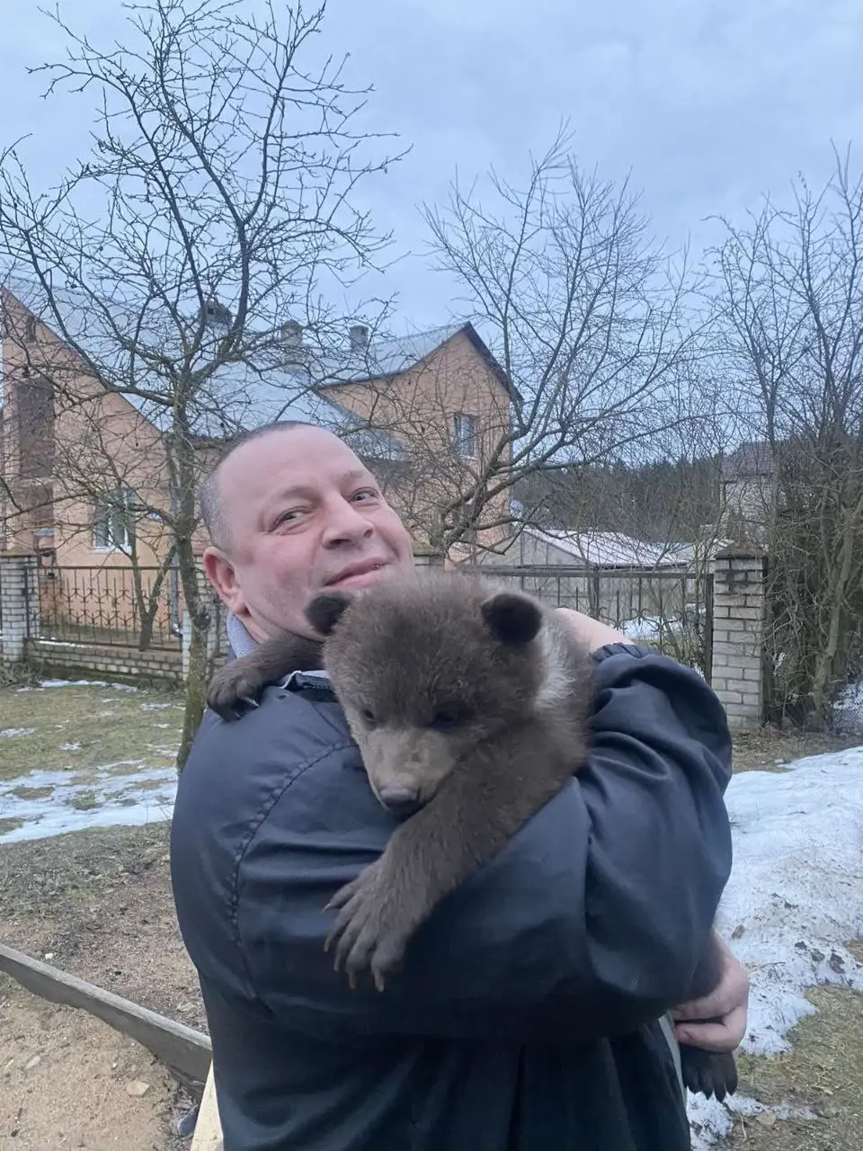 В Могилевском зоосаде – новая питомица: малышка-медведица. Ее нашли в лесу  замерзающей и голодной | magilev.by