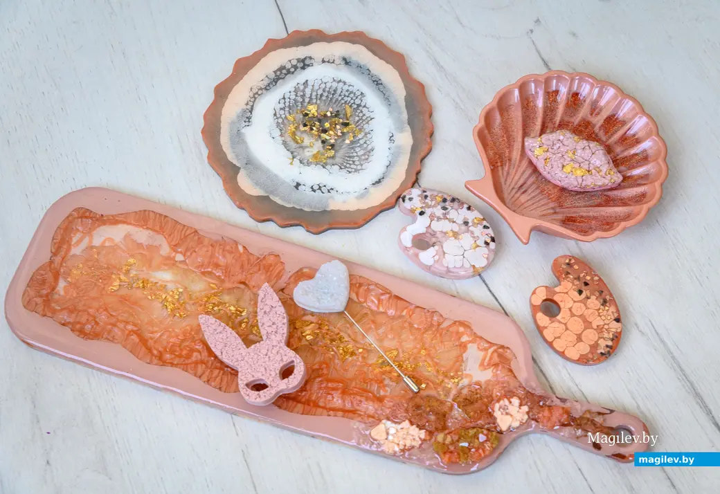 Бобруйск. Марина Бобкова изготавливает декоративные украшения из эпоксидной смолы