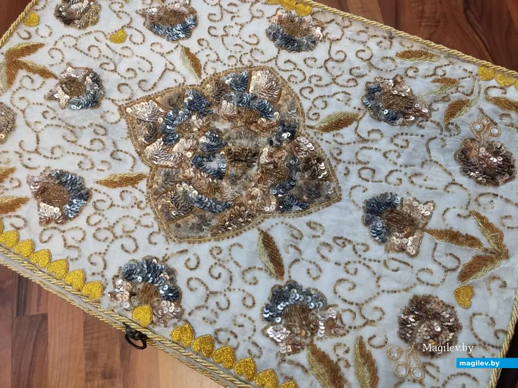 11.02.2024 г. Этот сундук для концертных нарядов мастерица придумала и сделала сама