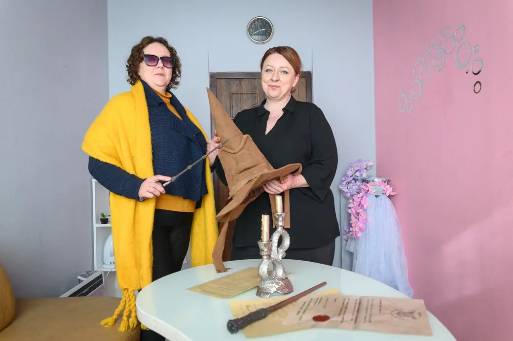 01.03.2024, Бобруйск, арт-пространство "Кураж". Организаторы квестов в темноте Марина Абазовик(слева) и Елена Рутковская.