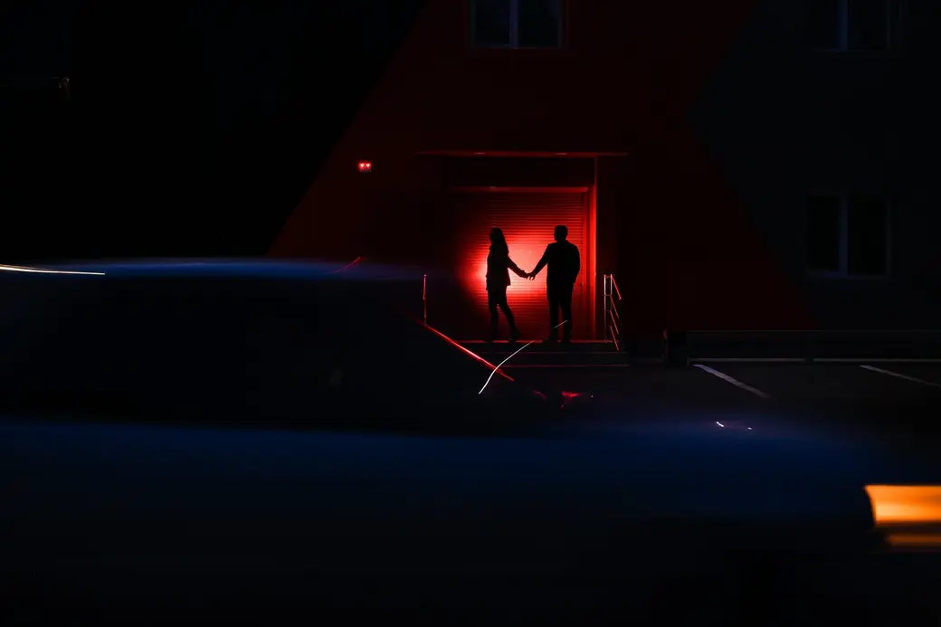 Квест "Свидание в темноте" очень сближает. Фото Pixabay.