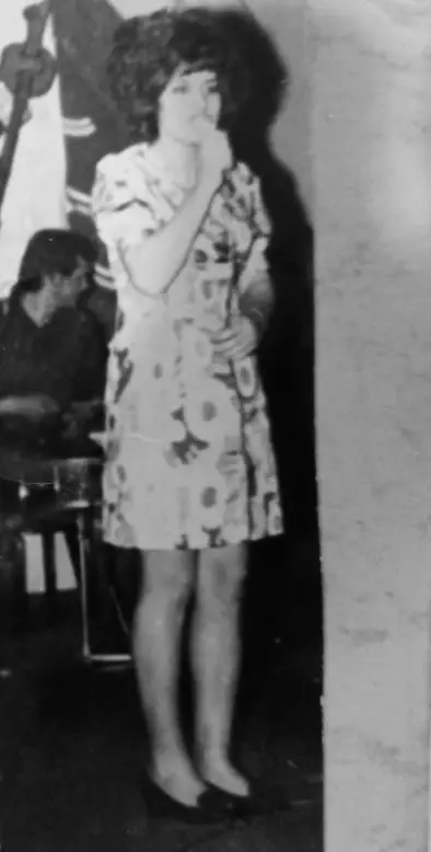 8 марта 1973 года, Могилев, завод ЖБИ. Поет Татьяна Ложечникова.