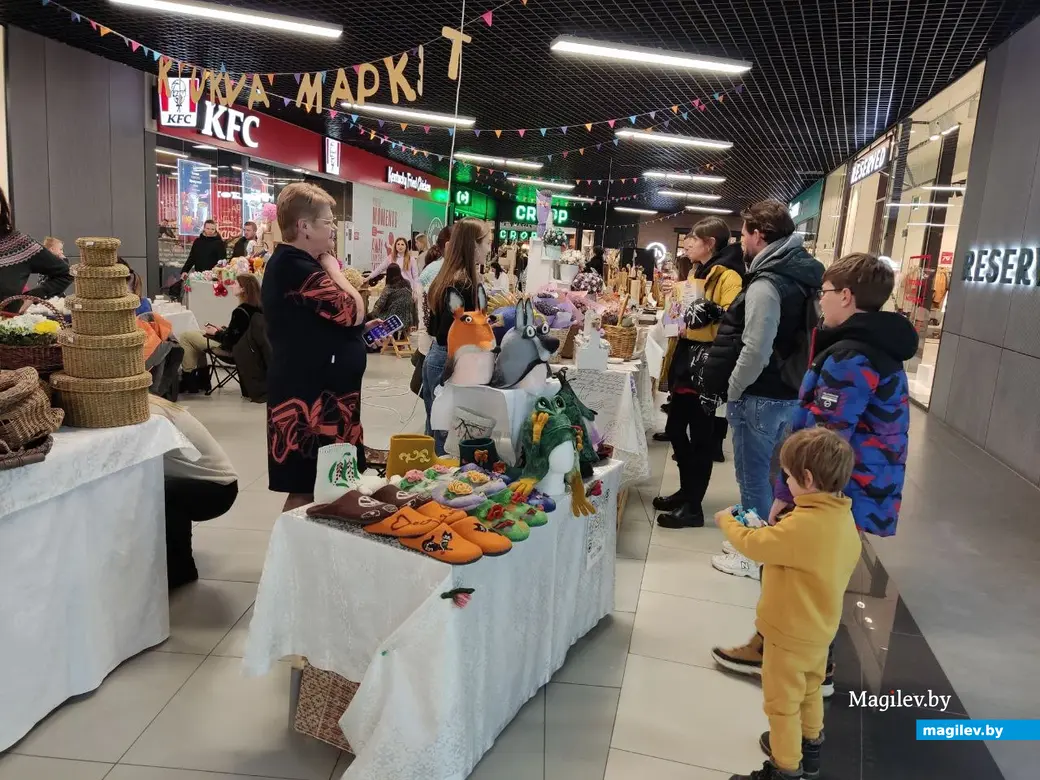 Бельгийский шоколад, шапочка-лягушка, кукла Звездочка и авторский крем: что  можно купить на ярмарке ремесленников Klukva Маркет | magilev.by