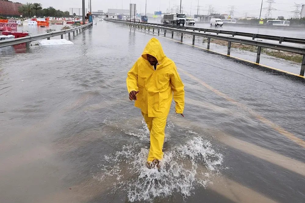 Последствия сильнейших ливней в ОАЭ. Фото: Reuters.