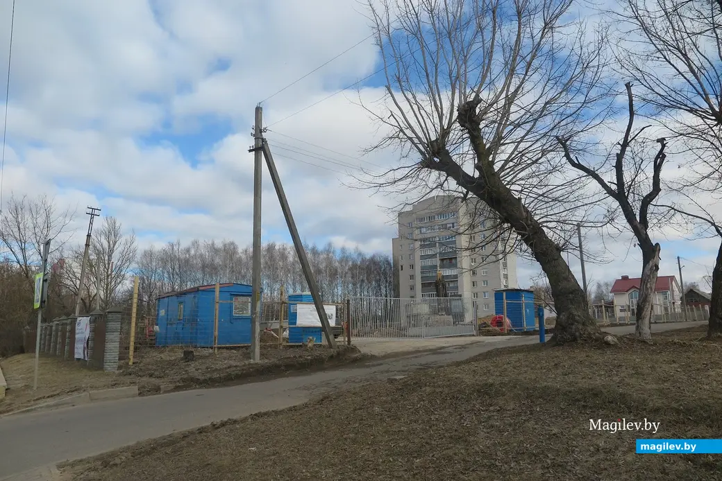 Март 2024 г. Могилев, ул. Первомайская. На месте частных домов вскоре вырастет очередная многоэтажка.