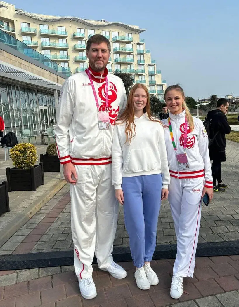 Март 2024 года. Город Сочи. Могилевчанка Дарья Максимова на Всемирном фестивале молодежи с баскетболистом Алексеем Соврасенко.