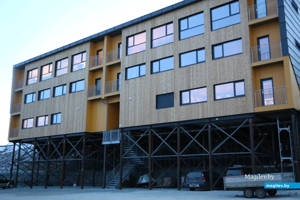 ноябрь, 2019 г. Шпицберген, Лонгйир. Дом на сваях.