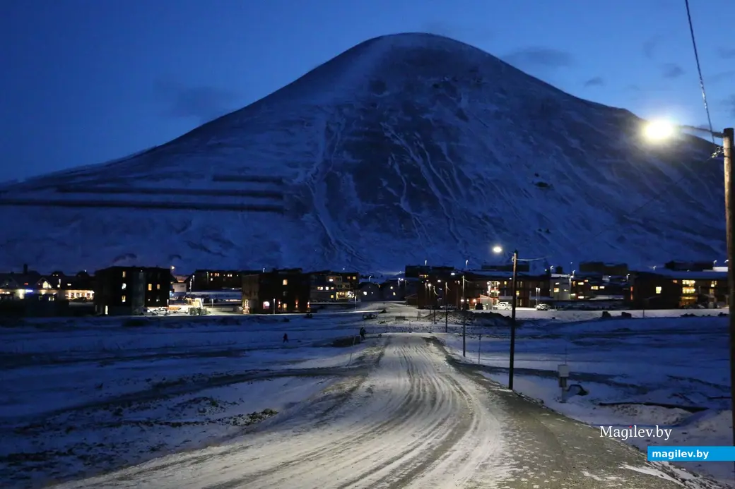 ноябрь, 2019 г. Шпицберген, Лонгйир. «В районе города находится гора Суккертоппен».