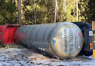 В Быховском районе утром 14 марта перевернулась автоцистерна с газом. Люди не пострадали