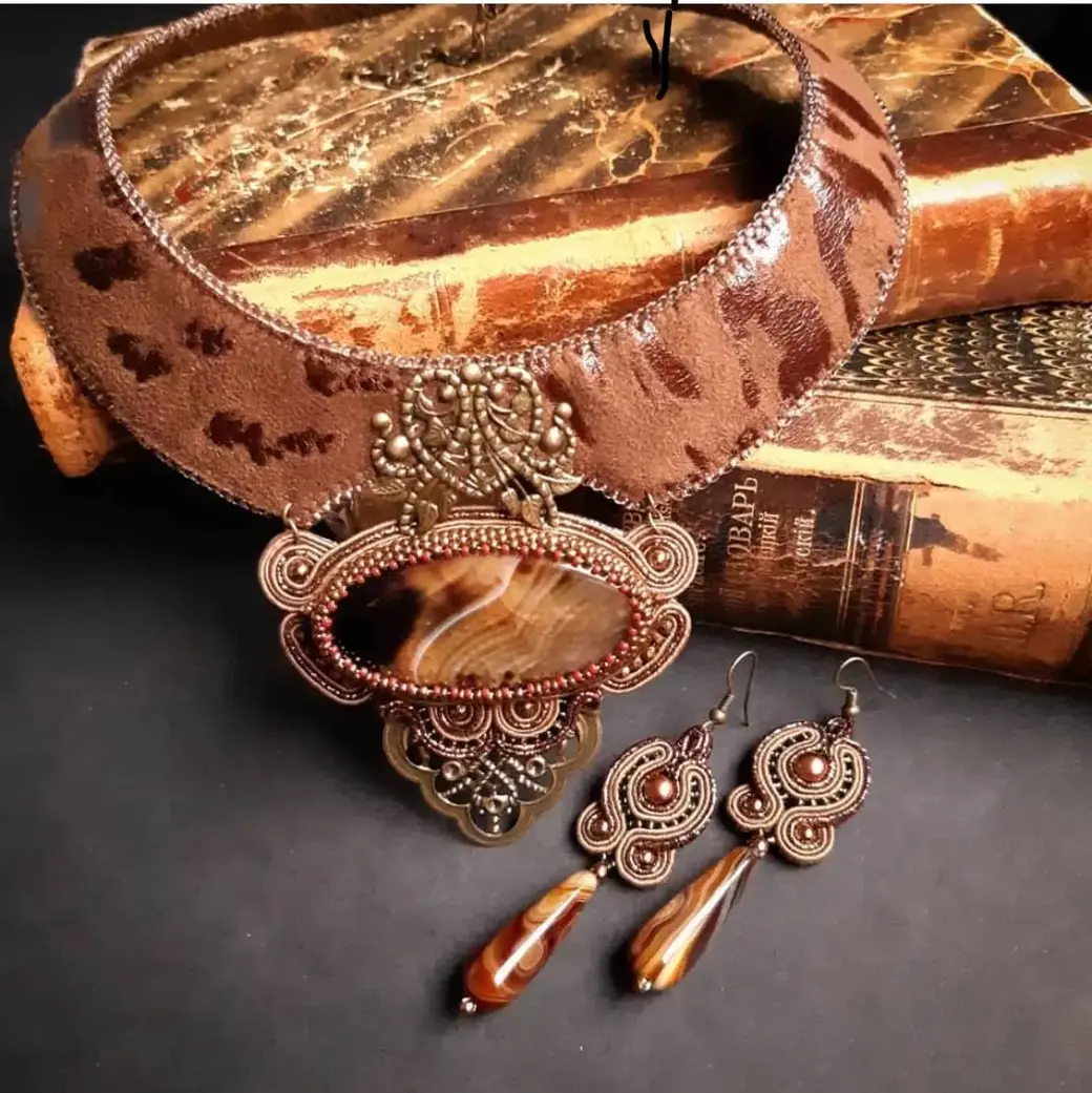 Колье из сутажной тесьмы, натуральной кожи и натурального камня. Ручная работа Ольги Янкулиной.