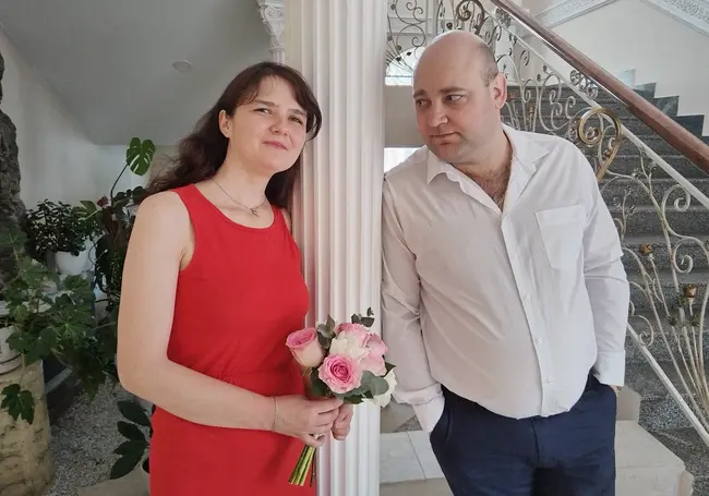 «До этих пор для себя жили, а теперь будем жить для малыша». Свадебная пара недели