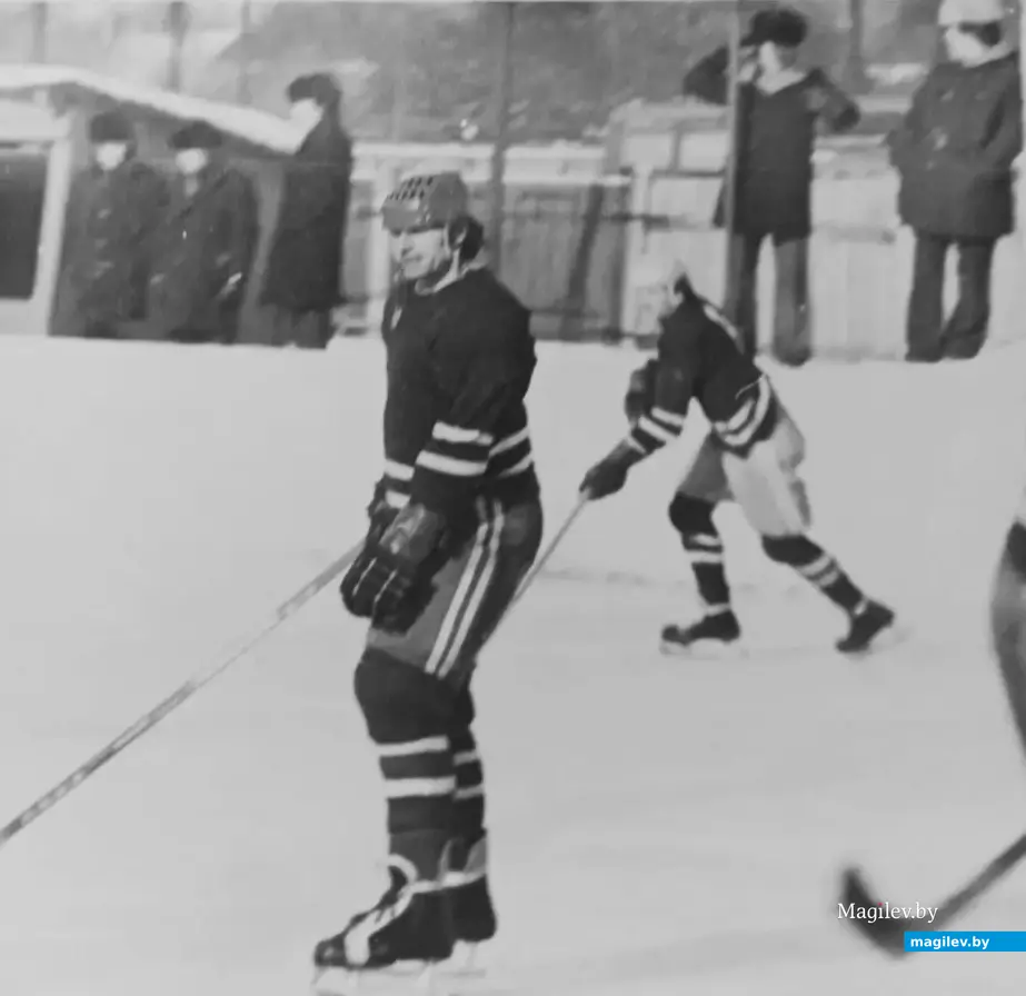 1960-е годы, Могилев. Геннадий Легкий в составе хоккейной команды «Металлург».