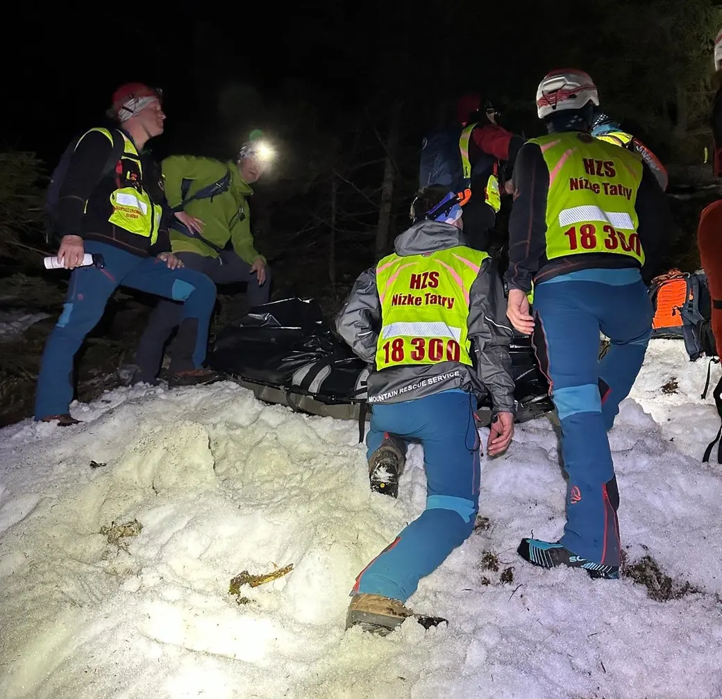 Тело женщины было обнаружено поисковой собакой вскоре после того, как ее спутник обратился за помощью. Фото: горноспасательная служба Словакии.