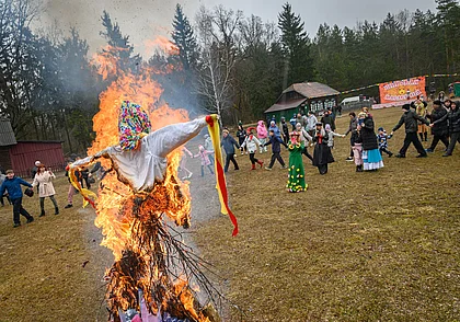 Масленичные гуляния в Бобруйском районе: наш фоторепортаж из Глуши и Петровичей