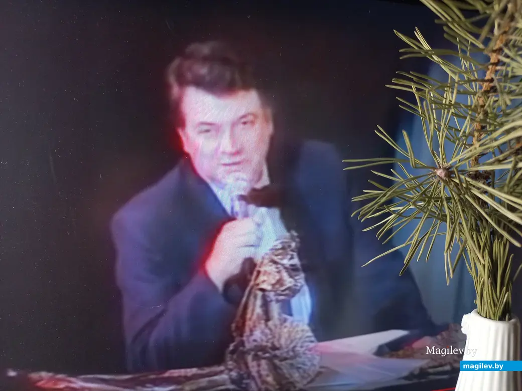 2024 г., инсталляция автора (телевизионная трансляция с участием Александра Ширвиндта, 1994 г.).