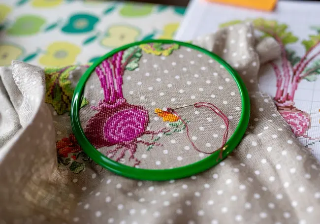 Как быстро вышить крестиком большую картину: советы от рукодельниц