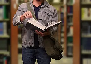 Медалисты смогут поступать без экзаменов в региональные вузы почти на все специальности