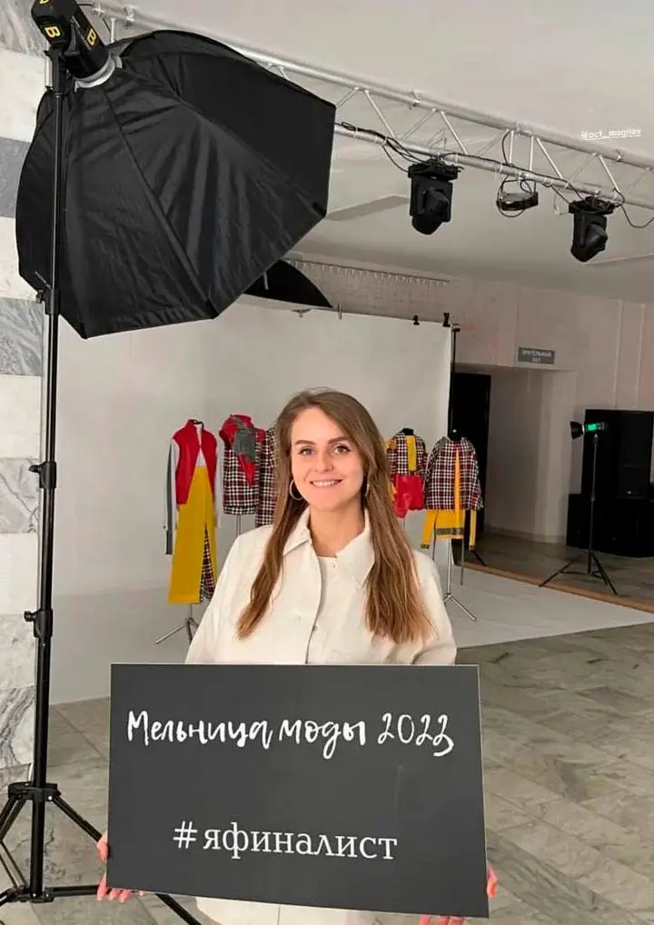 Модельер и руководитель Образцовой студии моды «Авангард» Могилевского областного центра творчества Виктория Курсакова.