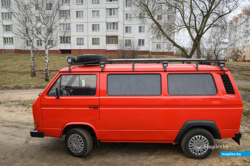 18.03.2024. Назаровка. Бобруйчанин переоборудовал микроавтобус VW Transporter в кемпер