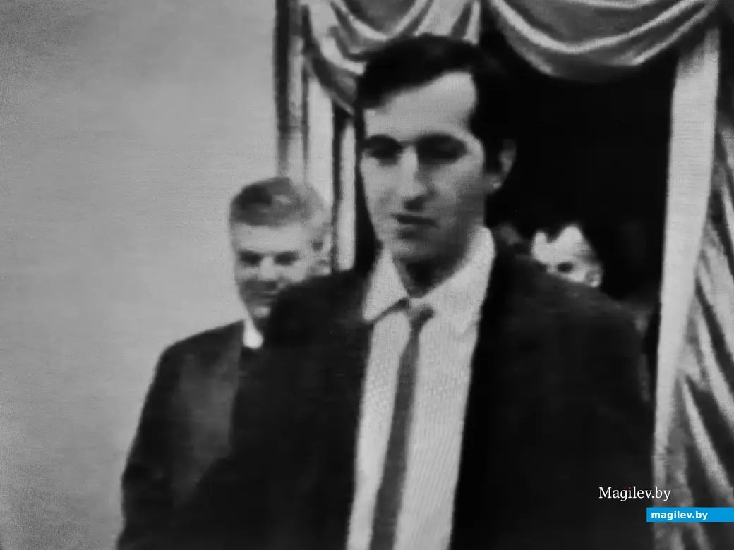 Декабрь 1995 года, Могилев, ресторан «Поли» . Александр Эпельман, за спиной которого – Николай Рудковский, Иван Вальковский...