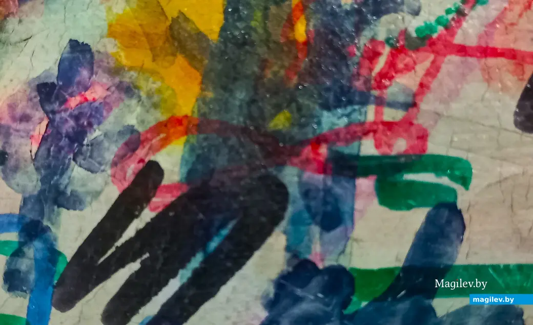 Красный знак бесконечности Александра Эпельмана.