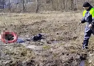 Голова в горшке и увязший в грязи: самые необычные выезды спасателей за последние два дня