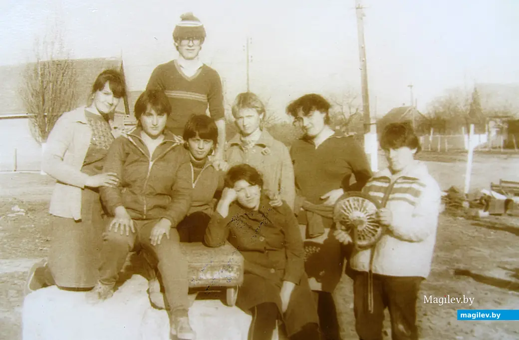 1985-86 год. Самодеятельные актеры на сборе металлолома.