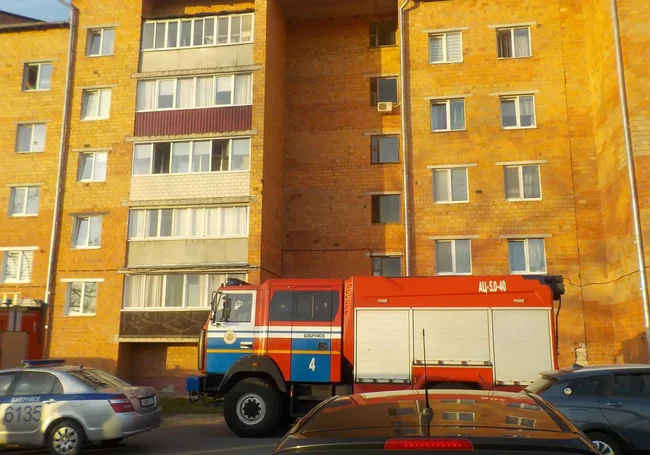 На пожаре в Бобруйском районе соседи спасли 93-летнюю пенсионерку и ее сына