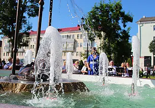 «А кто сказал, что это его жена? Или жена, с которой он 50 лет прожил?». Жизнь глазами могилевчан