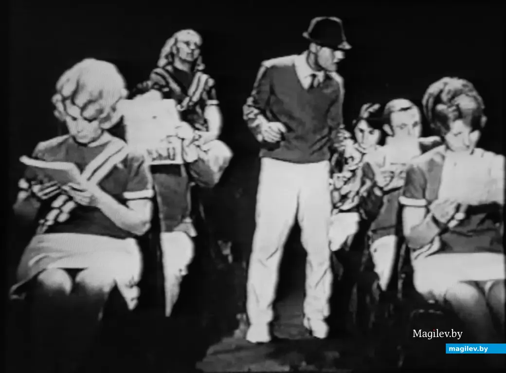 1968 год, Могилев. Фрагмент одного из юмористических номеров агиттеатра «Улыбка» под руководством Владимира Барановского.