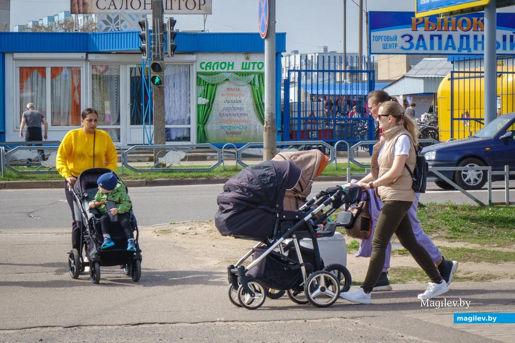 02.04.2024. Бобруйск, Западный рынок. Почти лето