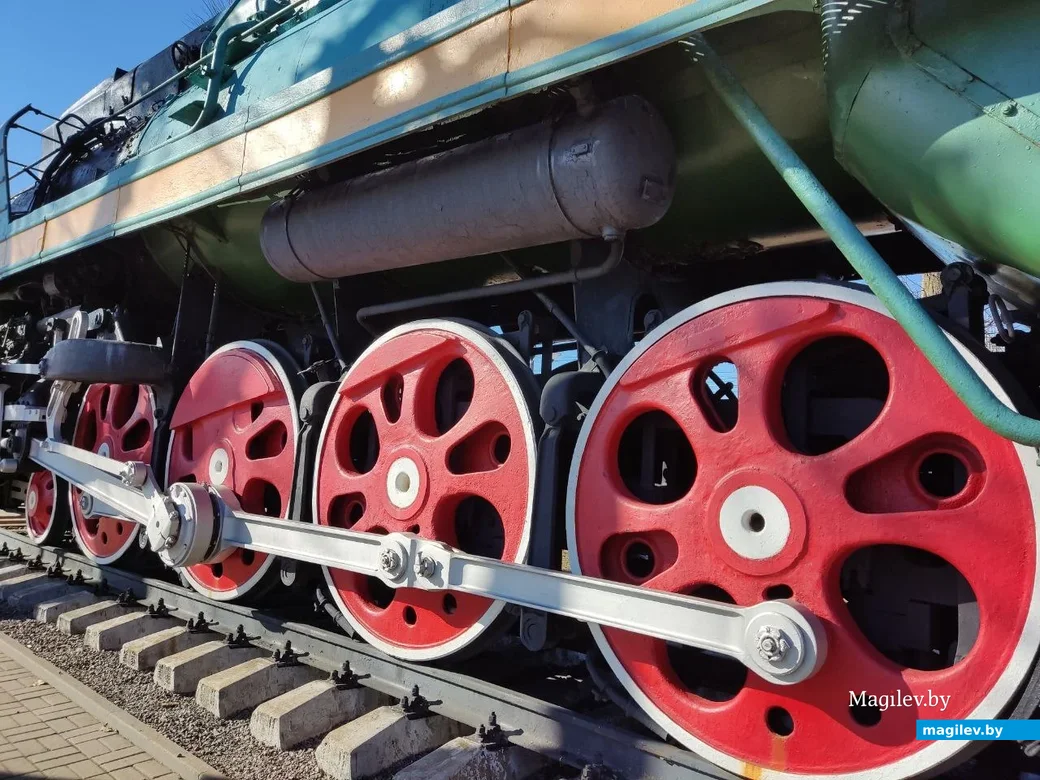 10.03.2024 г. Орша, железнодорожный вокзал. Памятник паровозу