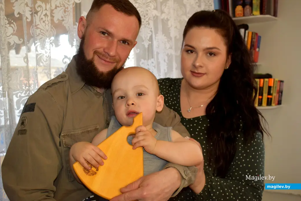 26.03.2024, Бобруйск. Супруги Красновы делают изделия из дерева.