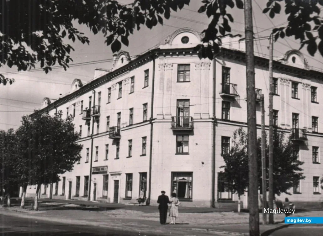 Бобруйск в 1950-е. Дом на углу Пролетарской и Социалки. Фото из фондов краеведческого музея.