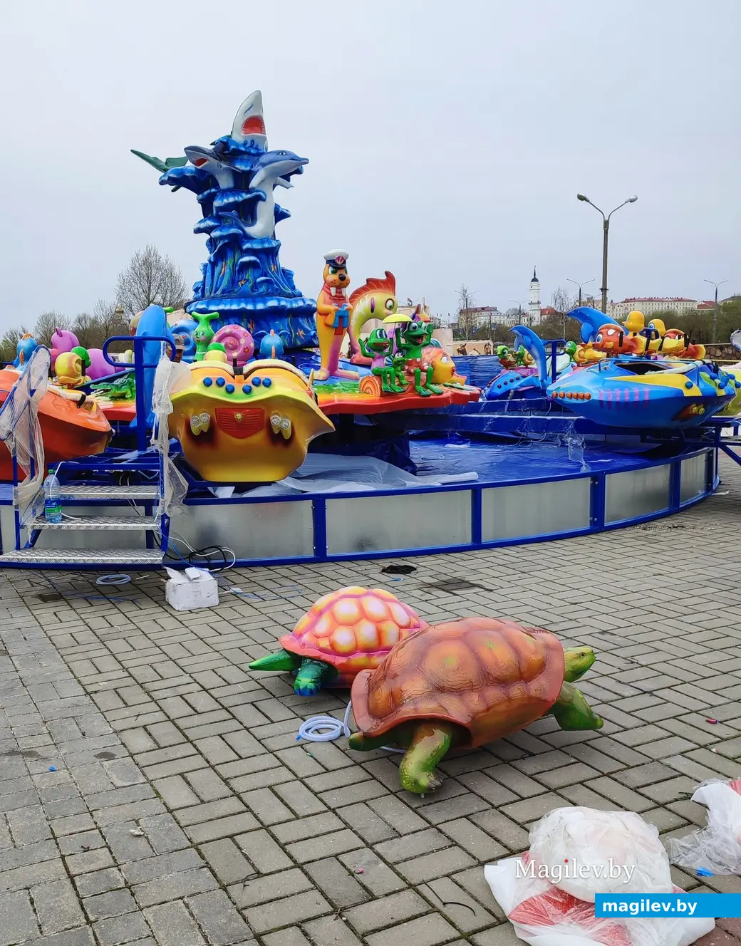 6 апреля 2024 г. Могилев, Парк аттракционов. Новая карусель «Морская охота».