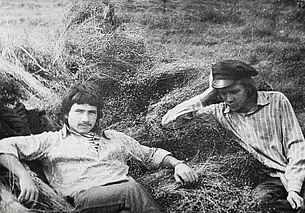 Картина маслом. Надпись была простой и сложной одновременно: «Мой Бог воскрес!!!»