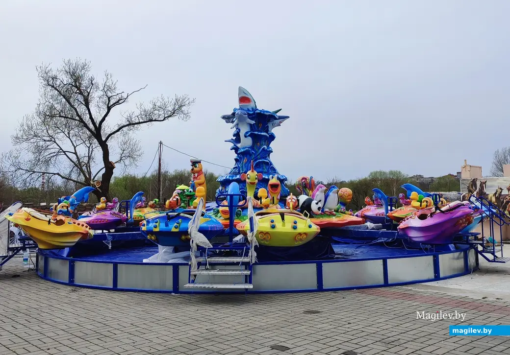 6 апреля 2024 г. Могилев, Парк аттракционов. Новая карусель «Морская охота».