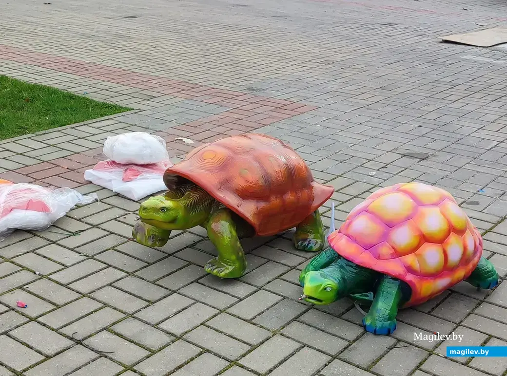 6 апреля 2024 г. Могилев, Парк аттракционов. Новая карусель «Морская охота».