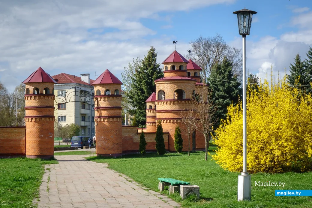 06.04.2024. Улица Зои Космодемьянской, Центральный, Пинск, Брестская область, 225706, Беларусь. {location}