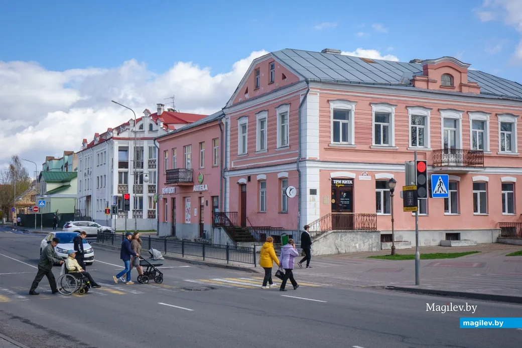 06.04.2024. Завальная улица, Центральный, Пинск, Брестская область, 225716, Беларусь. {location}