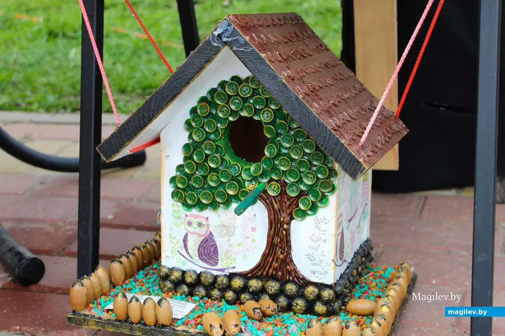 12 апреля 2024 года. Могилев. Парк Подниколье. Скворечники – участники конкурса «Домик для птиц».