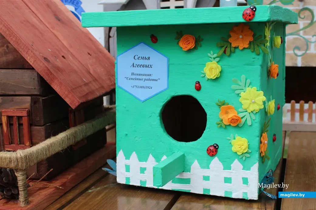 12 апреля 2024 года. Могилев. Парк Подниколье. Скворечники – участники конкурса «Домик для птиц».